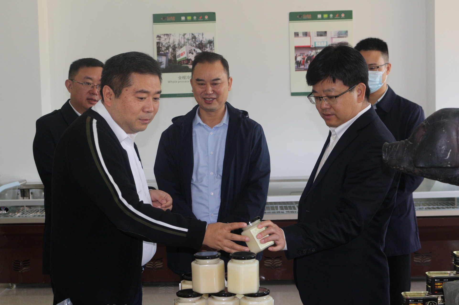 內(nèi)江市東興區(qū)委副書(shū)記陳澤清一行參觀考察巴山牧業(yè)